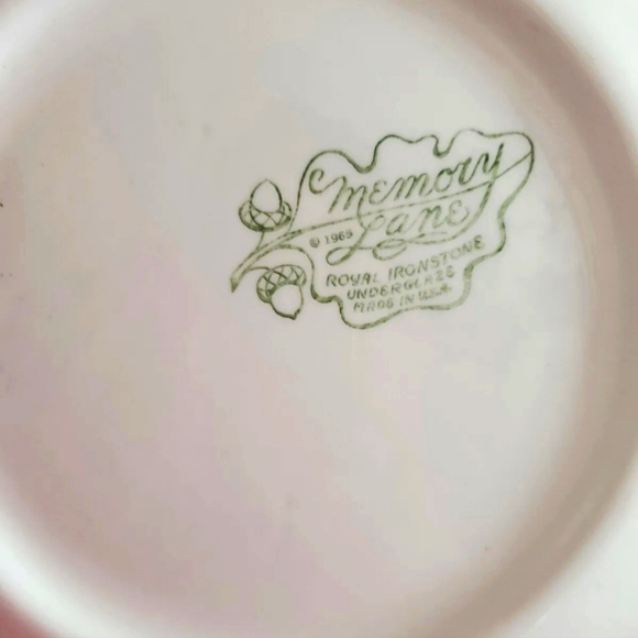 Memory Lane Serving platter aprox 10x11 inches cake plate - Picture 5 of 5